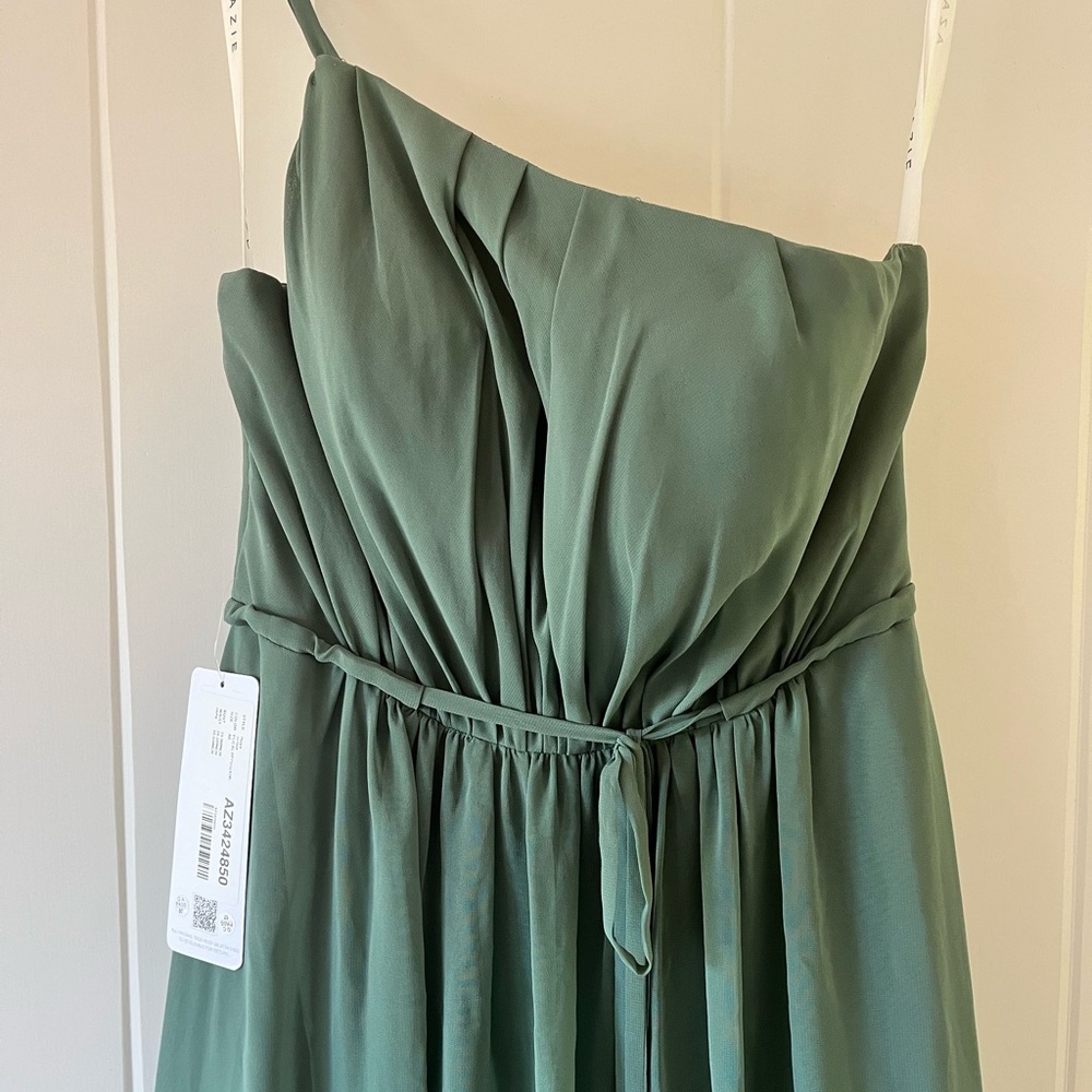 Style: Hoya - Picture 2 of 3
